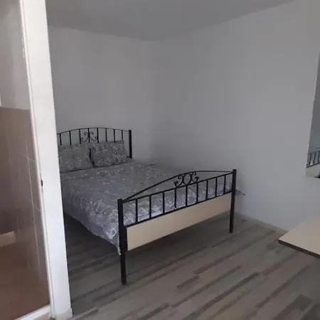 Casa Calin فاما فيكي